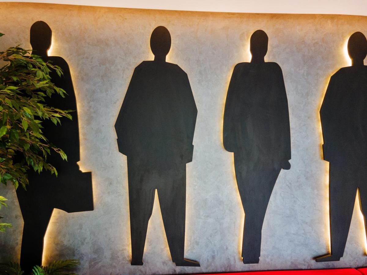 Ibis Styles Istanbul Merter Istambul Exterior foto The silhouettes of the four victims