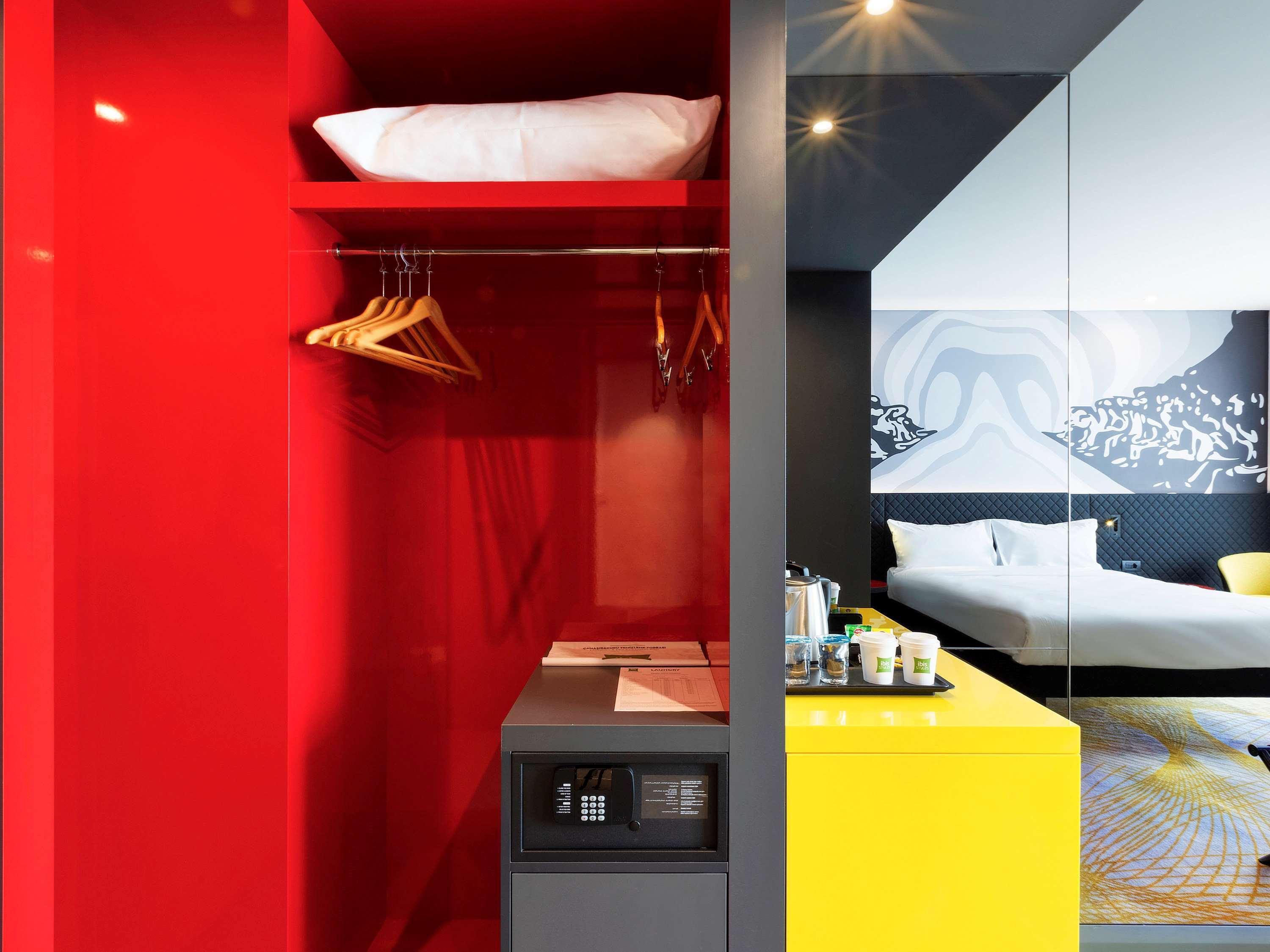 Ibis Styles Istanbul Merter Istambul Exterior foto A room at the hotel
