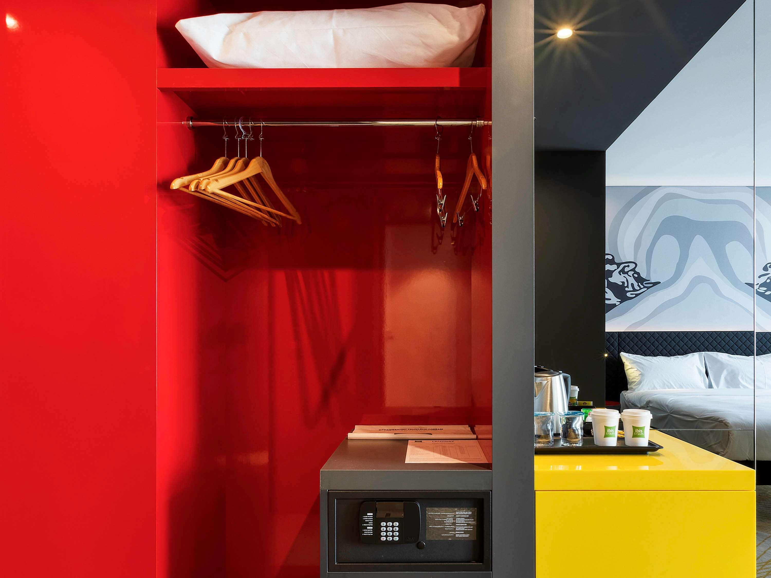 Ibis Styles Istanbul Merter Istambul Exterior foto A room at the hotel