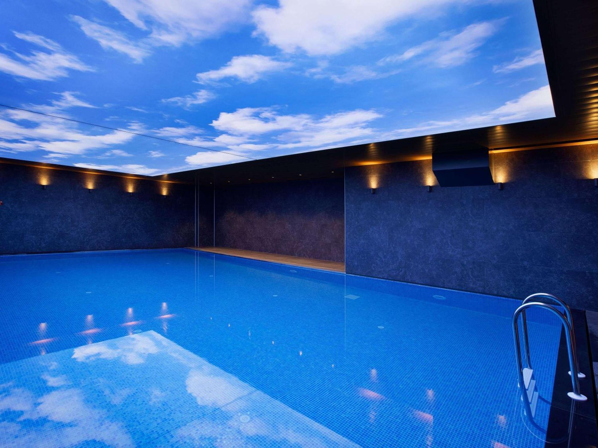 Ibis Styles Istanbul Merter Istambul Exterior foto The swimming pool at the hotel